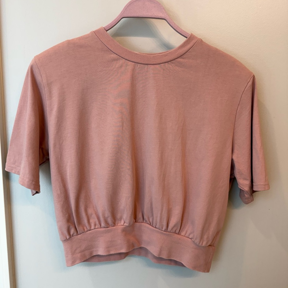 ASTR the Label Pink Cropped Shoulder Pad Top